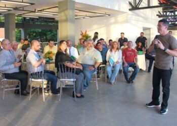 Prefeito David Almeida reúne o trade turístico para apresentar o mirante Lúcia Almeida e projetos para o Centro Histórico