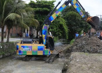 Após parecer da prefeitura, TCE revoga medida que suspende dragagem em igarapés de Manaus