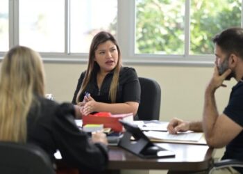 Após reunião técnica na Sema, deputada Joana Darc garante retorno dos Castramóveis no Amazonas
