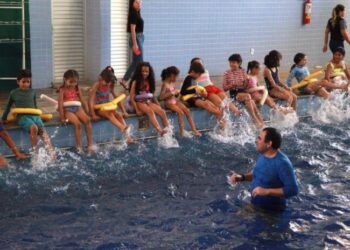 Recreação aquática e visita ao Cigs marcam Colônia de Férias no Centro de Convivência Magdalena Arce Daou