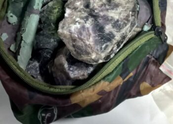 Minérios de diferentes tamanhos são apreendidos em lancha no AM