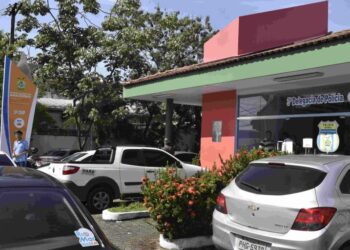 Operação conjunta do Procon Manaus e Vigilância Sanitária encontra irregularidades em supermercado da zona Norte