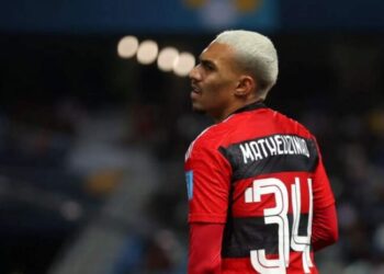 Descubra por que lateral do Flamengo vai mudar de nome no Corinthians