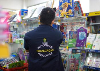 Procon-AM alerta sobre direitos do consumidor na hora de comprar o material escolar