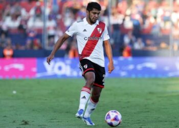 Vasco acerta com Robert Rojas, zagueiro da seleção do Paraguai