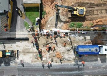 Prefeitura executa 60% da obra em cratera e anuncia recapeamento na avenida Constantino Nery