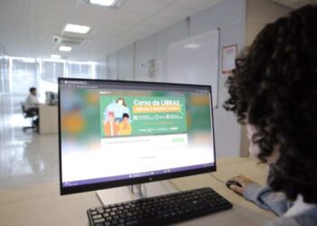 Amazonastur capacita profissionais do turismo em Libras