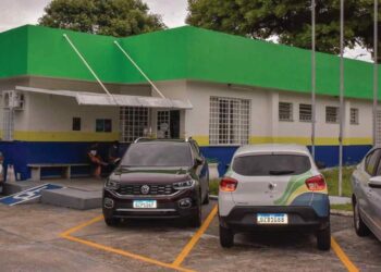 Idoso é preso após agredir e jogar da escada o próprio pai de 83 anos em Manaus