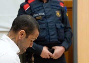 Daniel Alves é condenado a 4 anos e meio por agressão sexual