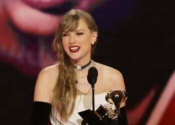 Taylor Swift faz história como a primeira artista a ganhar Álbum do Ano 4 vezes