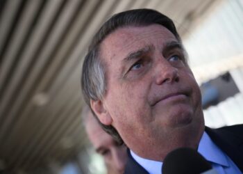 TSE multa Bolsonaro em R$ 15 mil por notícias falsas contra Lula