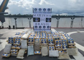 Carga de mais de 1 tonelada de maconha é apreendida em embarcação no rio Içá