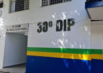 Jovem é presa e adolescente apreendido por receptação e roubo em Manaus