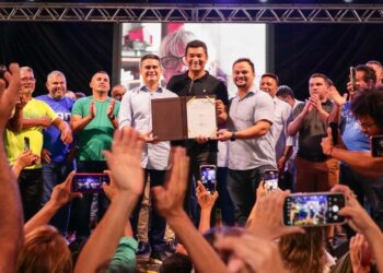 Prefeito assina ordem de serviço do programa ‘Casa Manauara’