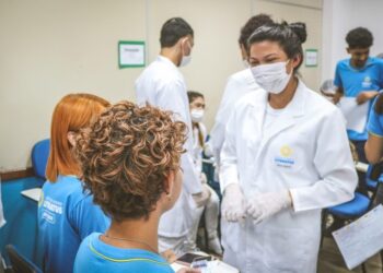 Centro de ensino oferece serviços gratuitos e palestras educativas no Dia da Mulher em Manaus