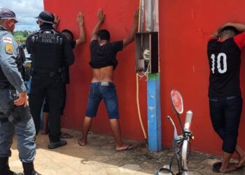 Dupla é presa com armas, drogas e munições durante operação no interior do Amazonas