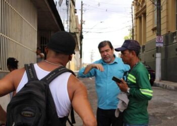 Prefeitura realiza ação de abordagem social a pessoas em situação de rua no Centro Histórico de Manaus