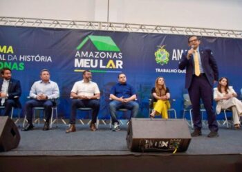 Deputado João Luiz participa com o governador Wilson Lima do pagamento de indenizações às famílias que moravam nas comunidades da Sharp e Manaus 2000