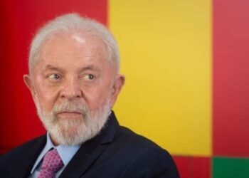 Lula conversa com presidente do México sobre invasão à embaixada