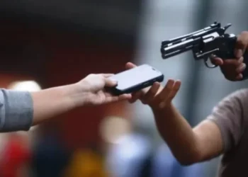 Homem é preso e adolescente é apreendido durante assalto dentro do T4, em Manaus