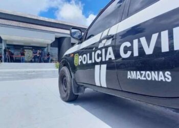 Homem é assassinado a tiros e facada em Manaus