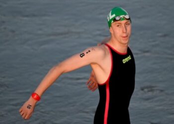 Ator e medalhista olímpico é internado após nadar no Rio Sena