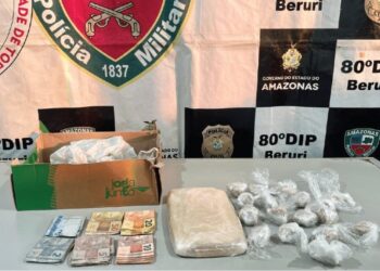 Adolescente é levado à delegacia por guardar droga e dinheiro do tráfico de vizinho no AM