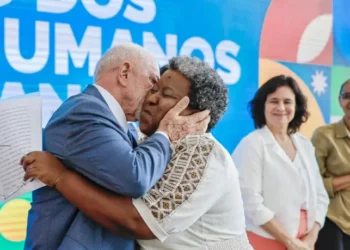 Macaé Evaristo é empossada como ministra dos Direitos Humanos