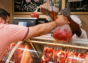 China abre investigação sobre carne bovina comprada do Brasil