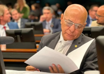 Deputado do PL é suspeito de ter relações íntimas com um adolescente