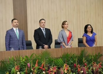 Conselheiro do TCE-AM prestigia cerimônia de entrega de medalha do Mérito Acadêmico na Esmam