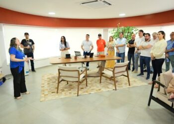 Prefeito David Almeida e equipe técnica da saúde discutem estratégias para combate ao Aedes aegypti em Manaus