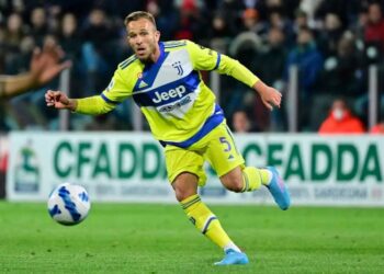 Santos encaminha acordo para contar com Arthur Melo por empréstimo