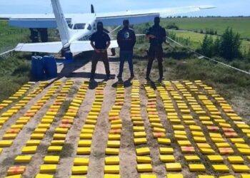 Piloto brasileiro e miss boliviana são presos com R$ 13 mi em cocaína