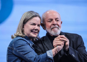 Lula confirma a alidados Gleisi Hoffmann como ministra da Secretaria-Geral