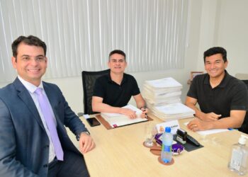 Moradores da comunidade Coliseu recebem regularização de 340 imóveis e garantem segurança jurídica