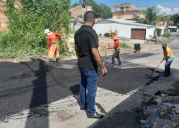 Líder Comunitário comemora asfaltamento das ruas em Manaus