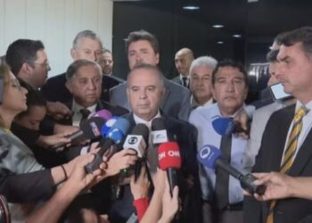 Oposição desocupa plenário do Senado após mais de 47 horas