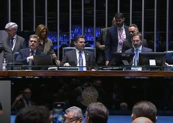 Senadores aprovam isenção do IR para quem recebe até R$ 3 mil