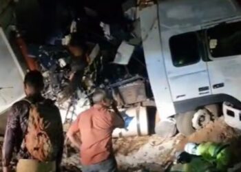 Ônibus e carreta colidem na BR-163, matam 11 e ferem mais de 40 pessoas 