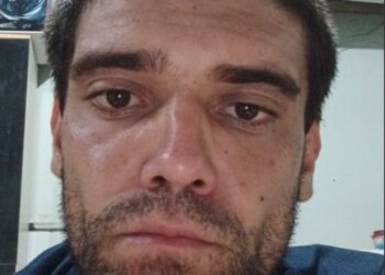 Homem é procurado suspeito de bater em mulher e jogar lixo na sogra em Manaus