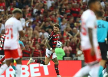 Flamengo e Inter iniciam disputa por vaga nas quartas da Libertadores nesta quarta-feira (13)