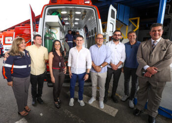 Prefeito David Almeida reforça atendimento pré-hospitalar com entrega de mais cinco novas ambulâncias ao Samu Manaus