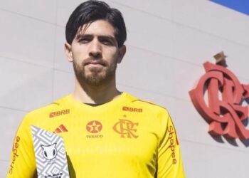 Flamengo: Rossi recebe prêmio de melhor goleiro do Brasileirão em julho