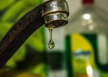 População de Manaus sofre com falta de água após apagão de energia