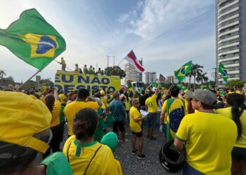 Apoiadores de Bolsonaro se reuniram na Ponta Negra e pediram por anistia e ‘Fora Moraes’