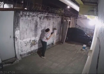 Família é feita refém por assaltante em garagem de casa no Japiim