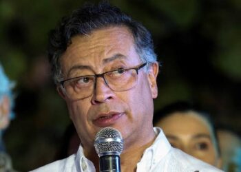 Em Manaus, presidente da Colômbia sugere legalizar cocaína para proteger a Amazônia