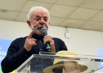 Em Manaus, Lula diz que Bolsonaro sabe que fez “burrice”