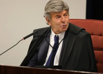 Fux vota por livrar Bolsonaro de ataque às urnas, Abin paralela, PRF e relatório contra urnas